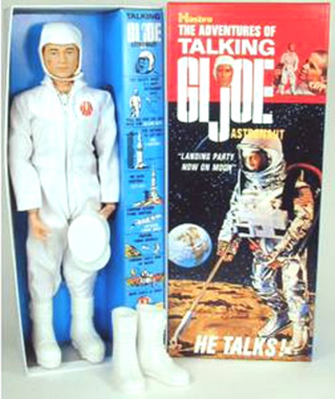 talking_astronaut_with_box[1].jpg
